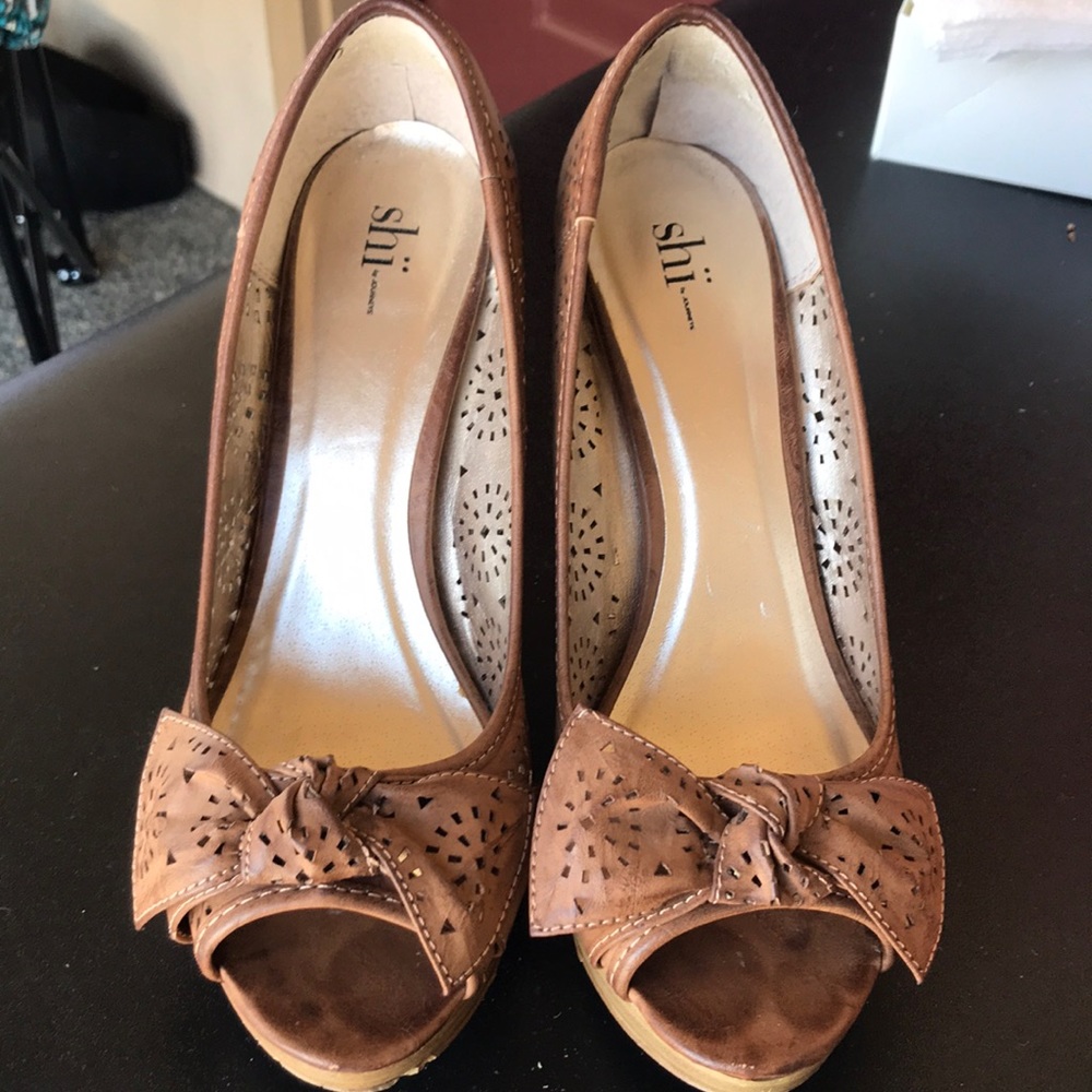 Heels - Picture 1 of 3